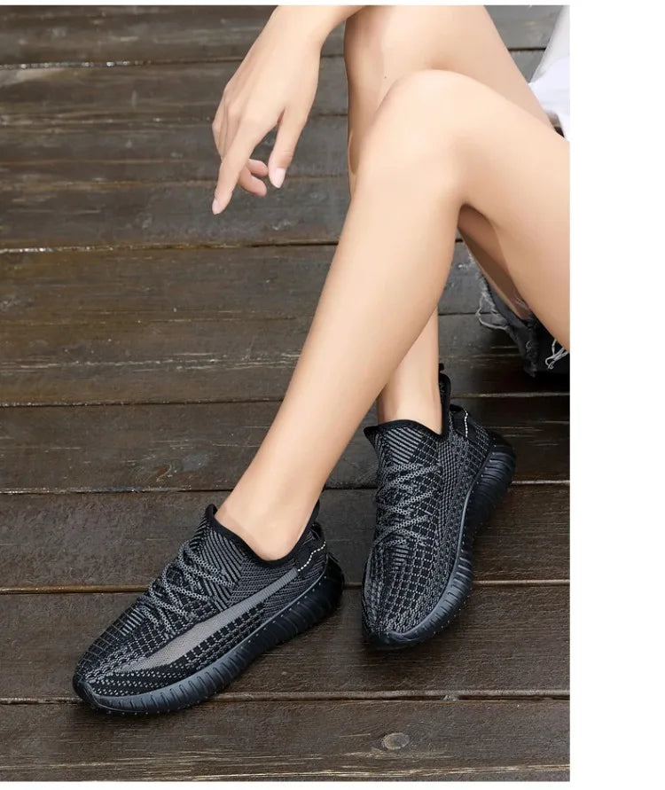 2025 Spring and Summer New Mesh Shoes Lightweight Breathable Casual Flying Knitting Sneakers Couple Mesh Shoes