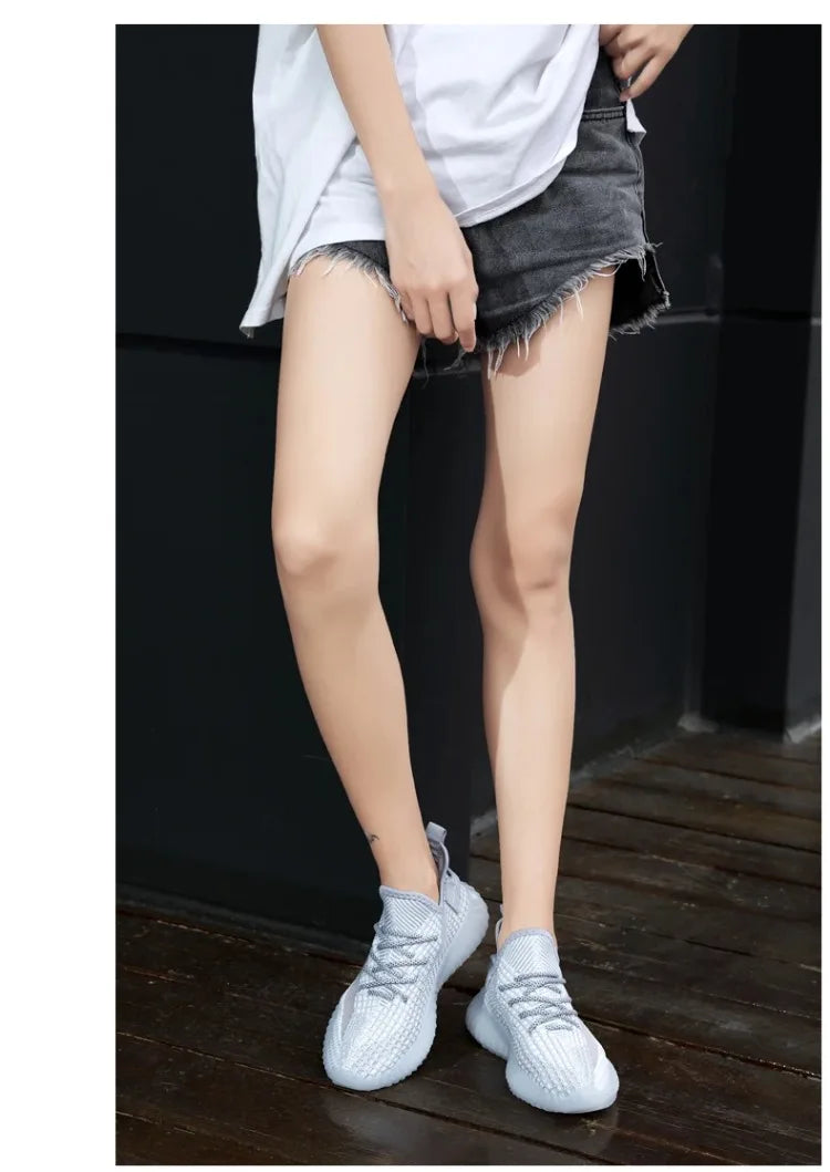 2025 Spring and Summer New Mesh Shoes Lightweight Breathable Casual Flying Knitting Sneakers Couple Mesh Shoes