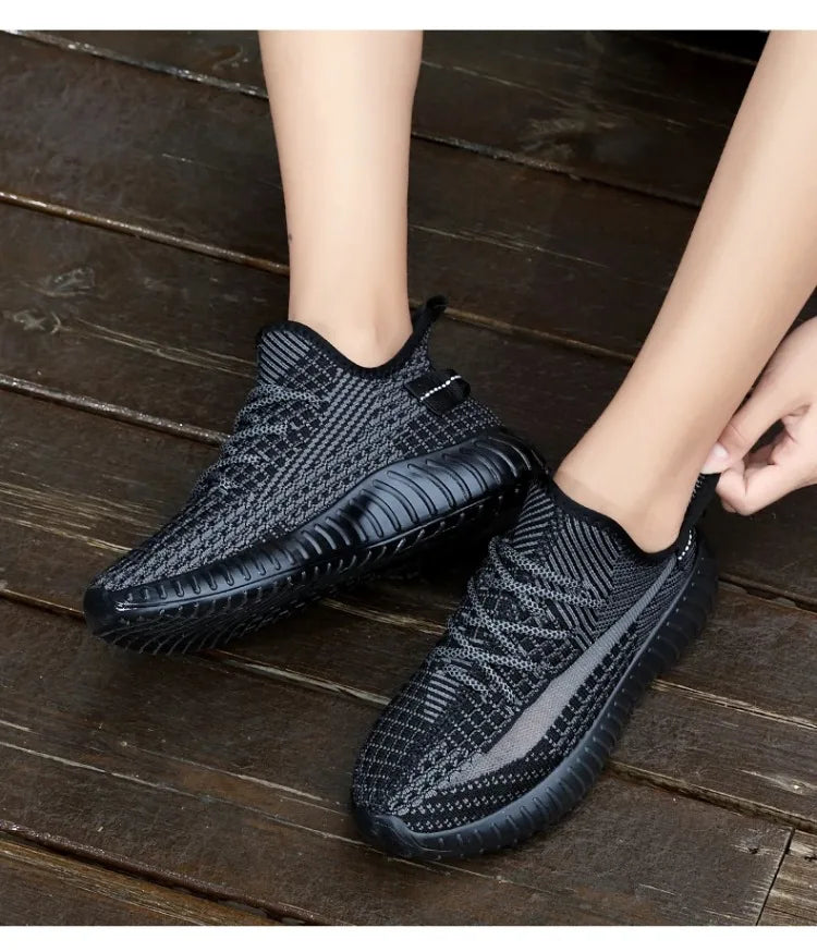 2025 Spring and Summer New Mesh Shoes Lightweight Breathable Casual Flying Knitting Sneakers Couple Mesh Shoes