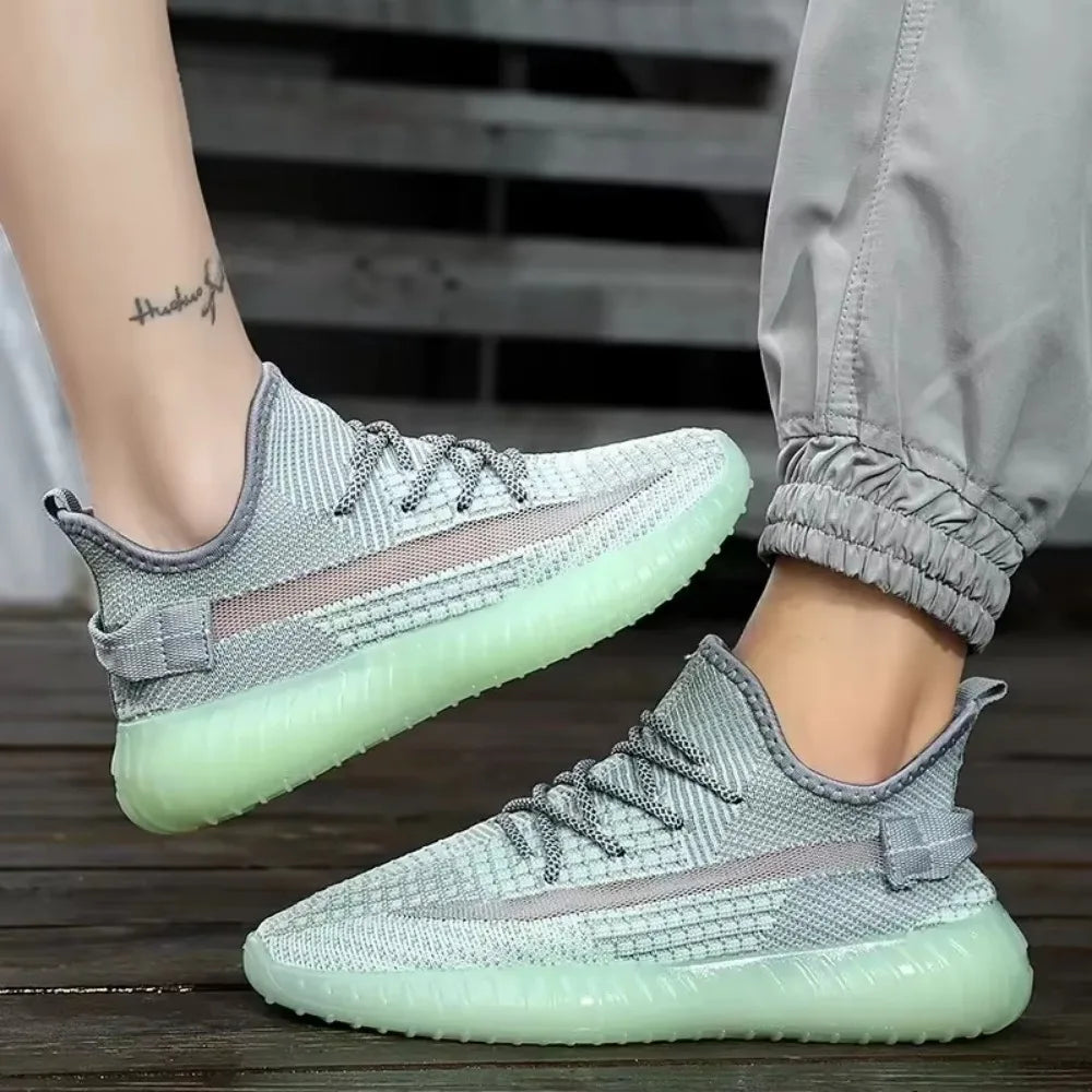 2025 Spring and Summer New Mesh Shoes Lightweight Breathable Casual Flying Knitting Sneakers Couple Mesh Shoes