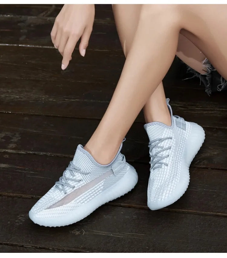 2025 Spring and Summer New Mesh Shoes Lightweight Breathable Casual Flying Knitting Sneakers Couple Mesh Shoes