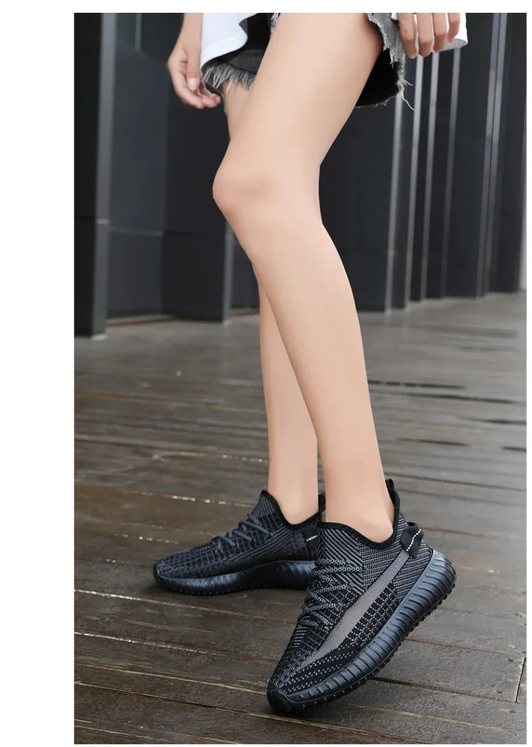 2025 Spring and Summer New Mesh Shoes Lightweight Breathable Casual Flying Knitting Sneakers Couple Mesh Shoes