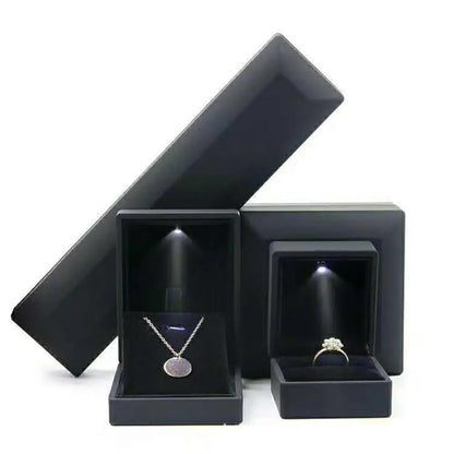 1 Pcs LED Jewelry Ring Box Luxury Velvet Rubber Necklace Pendant Gifts Display With Light For Proposal Engagement Wedding Case